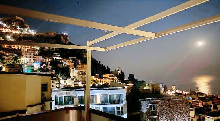 Rental apartment with patio — photo 4