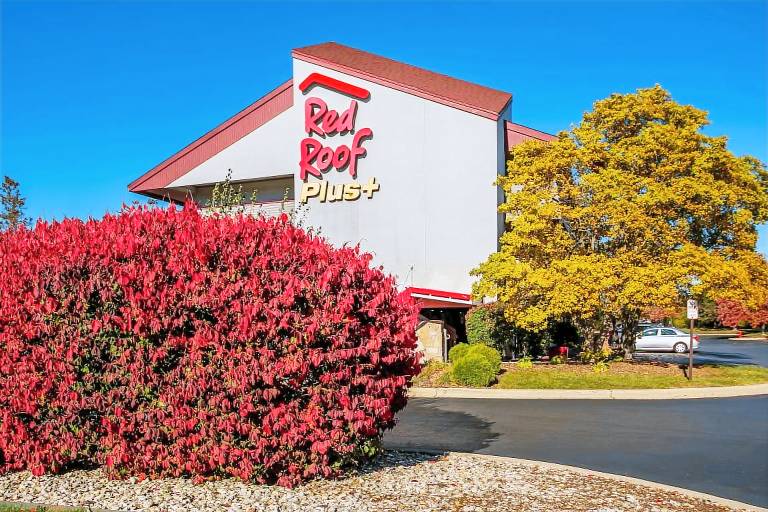 Red Roof PLUS Chicago - Hoffman Estates in Hoffman Estates, IL