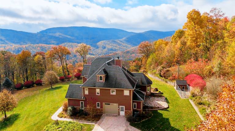 Mountain Gem - Huge Home 7 Minutes to Boone with Hot Tub, Pool Table & Views! — photo 2