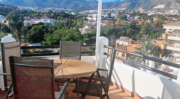 Rental apartment with yard, terrace & grill — photo 4