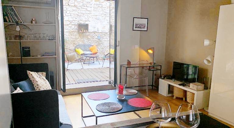 Apartment | Near Popes' Palace — photo 2