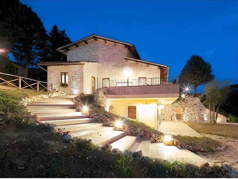 House with grill, terrace & garden in Assisi