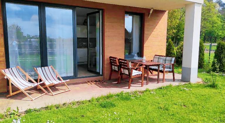 Apartment with patio, barbecue & yard — photo 4