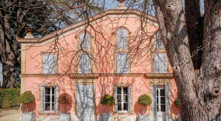 Apartment with yard, terrace & private pool in Aix-en-Provence