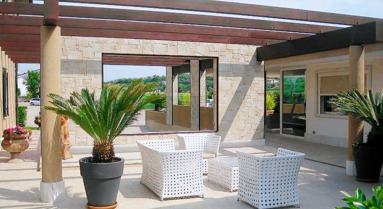 Wonderful serviced apartment with yard, hot tub & grill | Pets are welcome — photo 3