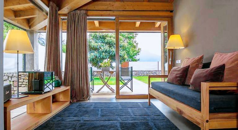 Pleasant serviced apartment with yard, pool & patio | Pet-friendly — photo 2