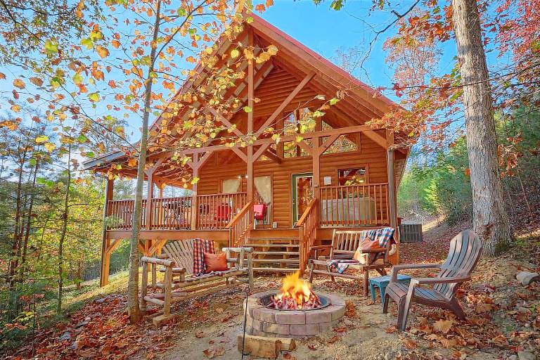 Hot Tub Fire Pit Secluded Pet Friendly Pool Table in Sevierville, TN