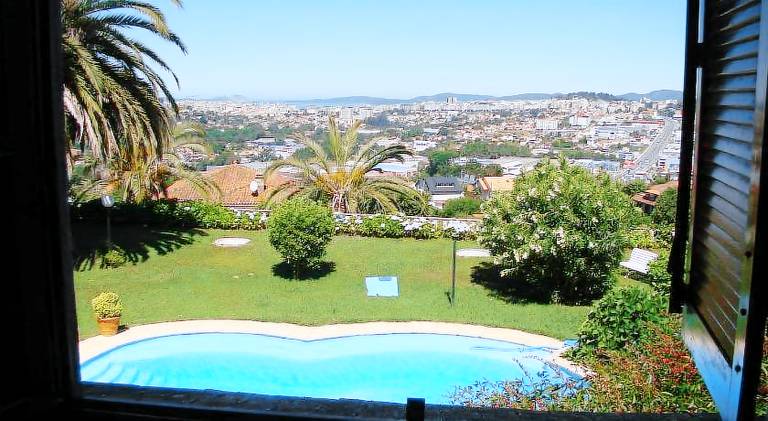 House with pool — photo 5