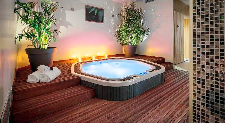 Hotel Le Rive Droite & SPA in Lourdes