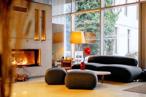 Serviced apartment with pool, hot tub & patio — photo 3