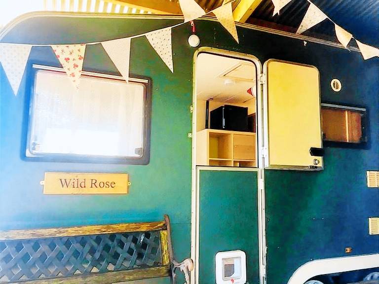 Vintage Caravan Ideal for a Romantic Glamping Getaway in Powys, Wales — photo 2