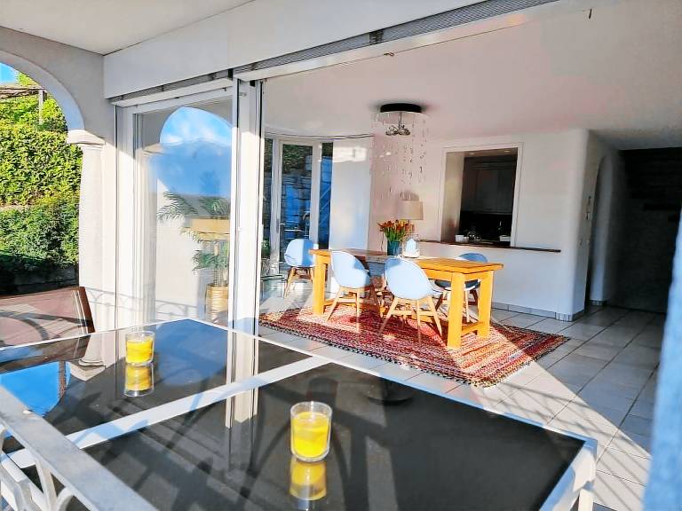 Vacation home with BBQ, patio & yard | Sea view — photo 4