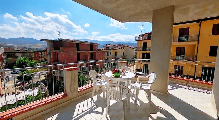 Apartment with garden, terrace & barbeque — photo 3