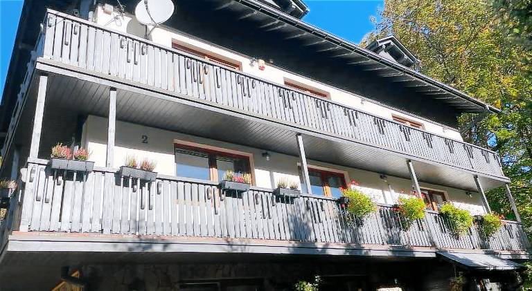 Serviced apartment with hot tub & terrace — photo 3