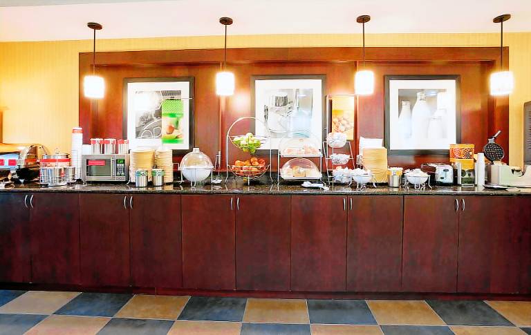 Hampton Inn Cedar Rapids — photo 5
