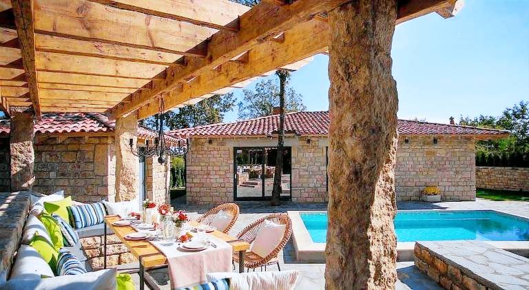 House with pool in Varna