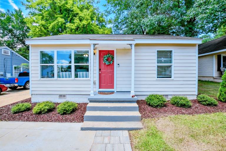 House with BBQ, yard & jacuzzi | City view — photo 4