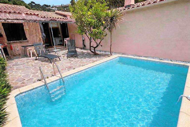 Child-friendly lovely villa with terrace & private pool | Garden view | Pets allowed — photo 2
