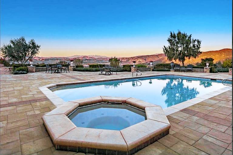 House with fast internet, private pool & hot tub | Mountain view — photo 3