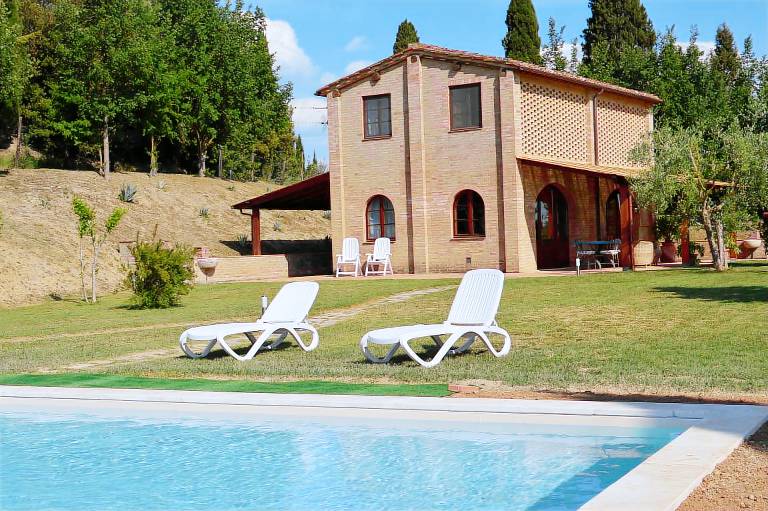 Villa with yard, patio & private pool | Garden view in Asciano