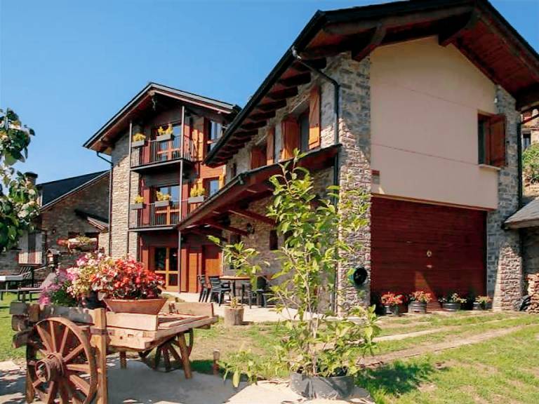 Villa with yard & barbecue — photo 2