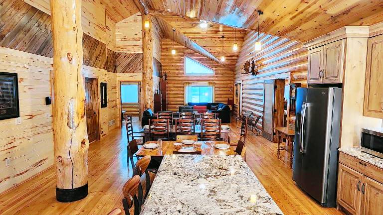 Lodge Hungry Horse