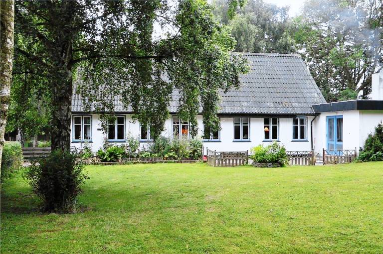 House with patio & yard in Stege