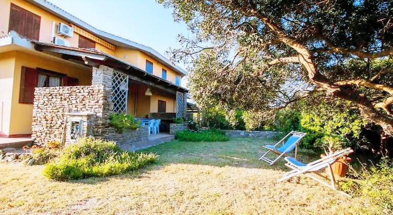 L' Elicriso, a pochi passi dal mare con giardino privato - The Elicriso, a few meters from the sea, — photo 4