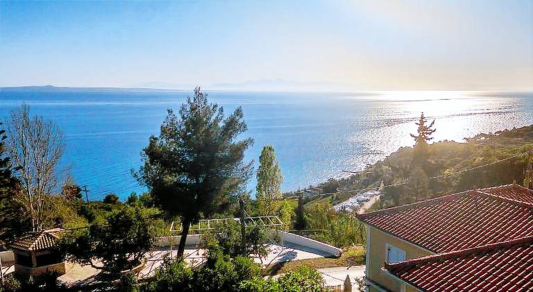 Rental apartment with barbecue, terrace & yard | Close to the beach | Pets allowed in Zakynthos