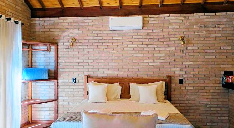 Lodge with garden & hot tub | Pets allowed — photo 2