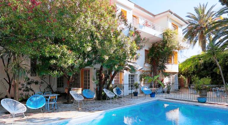 Family-friendly nice serviced apartment with terrace, pool & yard | Beach nearby | Good for workation | Pets are welcome in Cagnes-sur-Mer