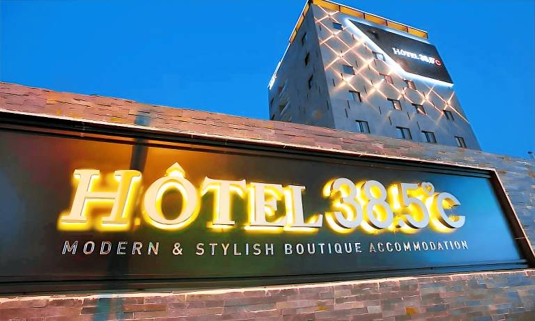 Hotel 385