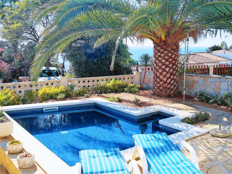 Fully equipped charming villa with yard, patio & private pool | Sea view | Beach nearby | Pet-friendly — photo 3