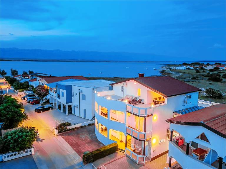 Apartment Vir