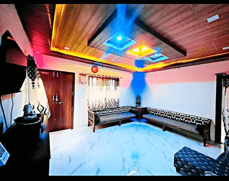 Vacation home with pool & barbecue in Khandala