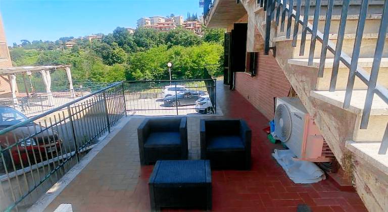 Apartment with terrace — photo 3