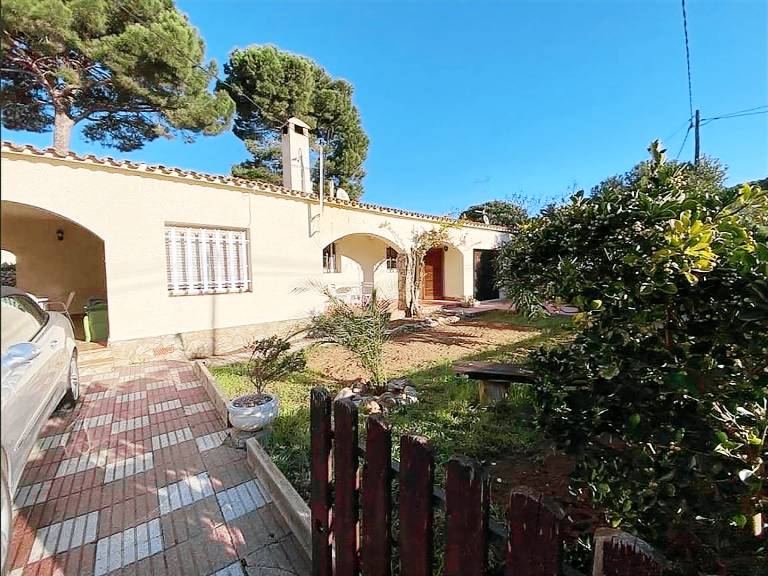 Villa with garden & barbeque — photo 2