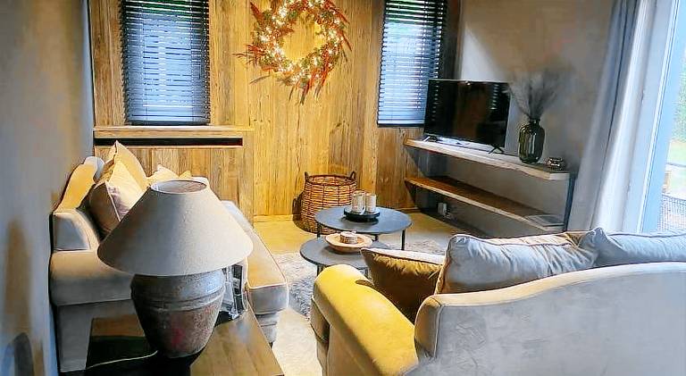 House with hot tub — photo 2