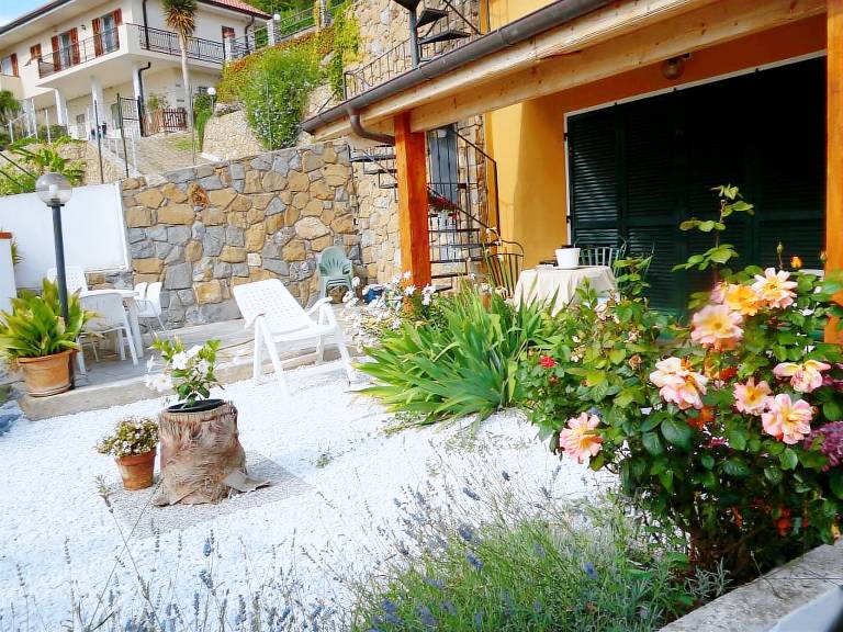 Villa with yard & barbecue — photo 3
