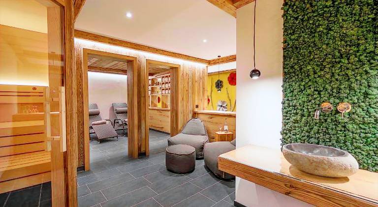 Holiday apartment with yard, sauna & patio — photo 3