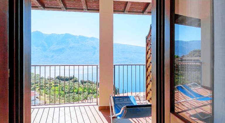 Serviced apartment with pool, patio & garden | Pets are welcome — photo 4