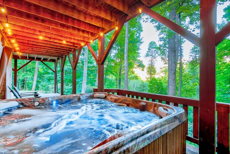 Carolina Charm - Hot Tub - Pool Table - Fire Pit — photo 2