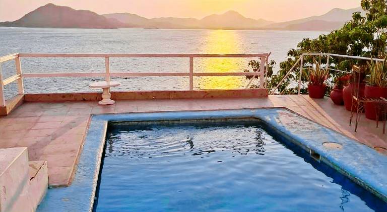 Vacation home with pool — photo 3