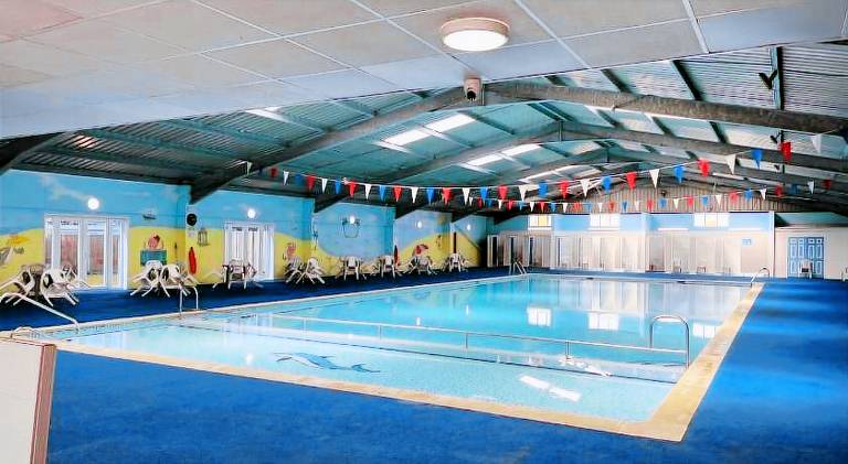 Apartment with pool — photo 3