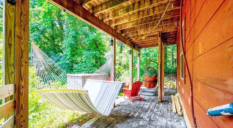 Vacation home with jacuzzi | Pets are welcome — photo 5