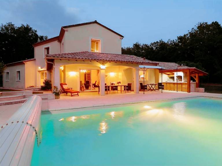 House with patio, yard & private pool | Nature view — photo 3