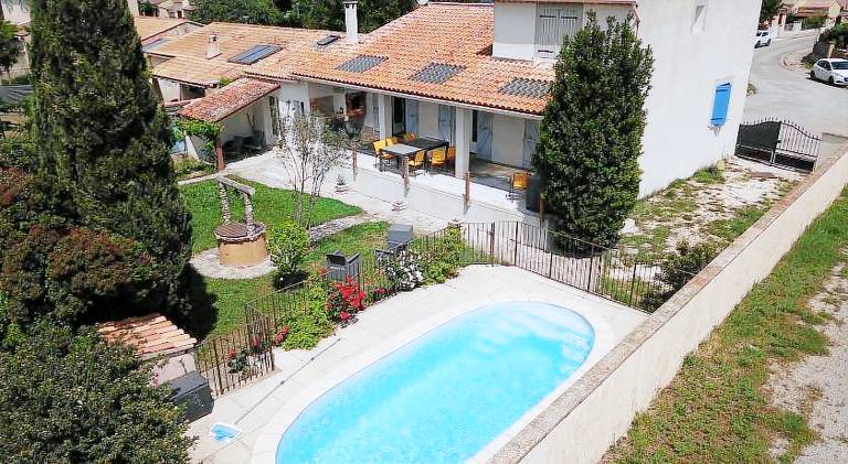 L'Isle en coeur air-conditioned house with garden and swimming pool in L'Isle-sur-la-Sorgue