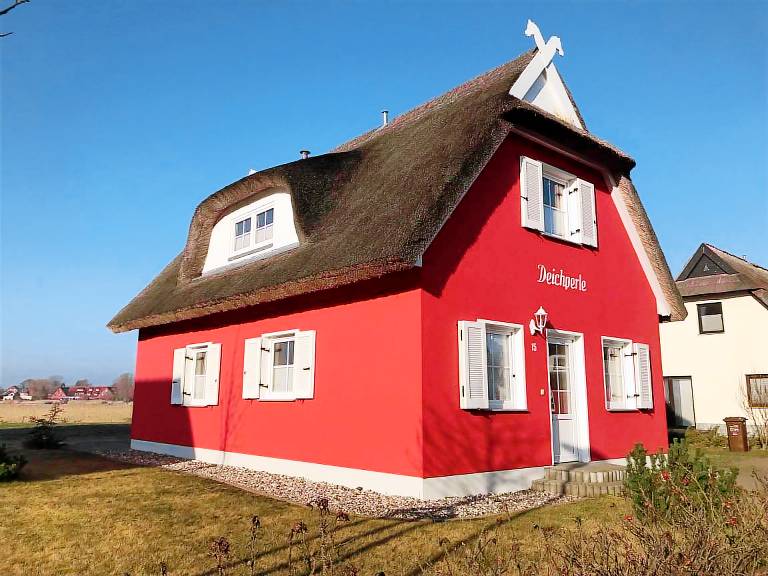 House with yard, terrace & barbeque — photo 2