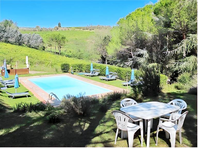 Pleasant house with pool, barbecue & yard | Pets allowed — photo 5