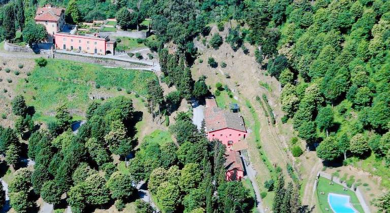 Farm with barbecue, terrace & pool in Bagni di Lucca